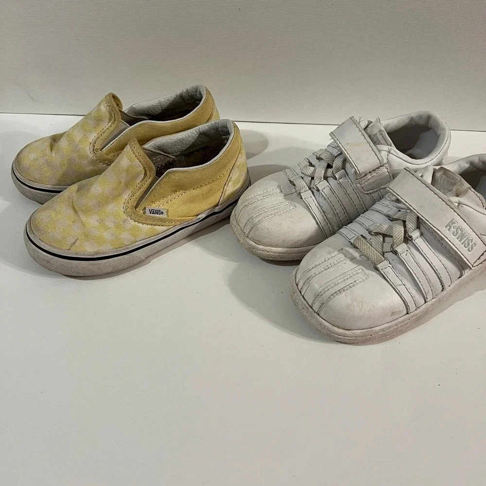 Toddler boy size 8 shoes (s-198)